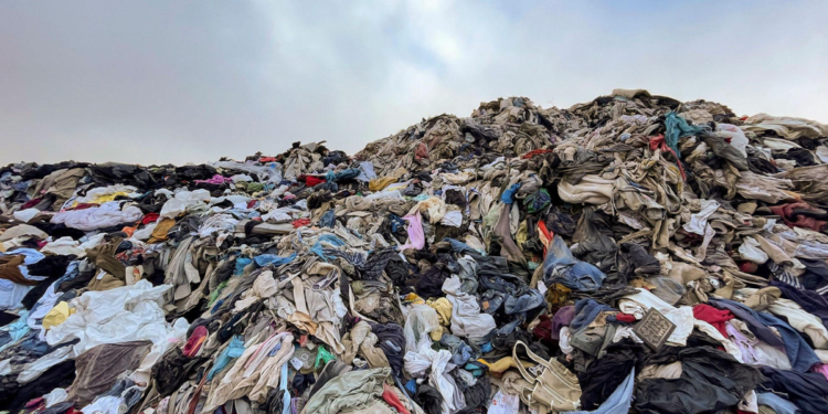 El desierto de Atacama, un oasis de abandono y polución