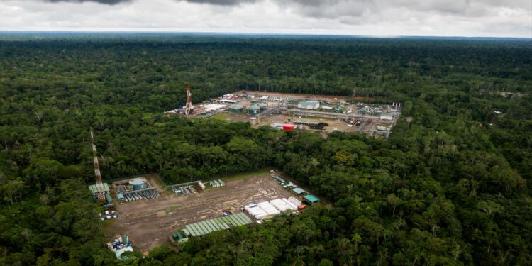 Ecuador quiso frenar la extracción de petróleo  y proteger la Amazonía, pero sucedió lo contrario